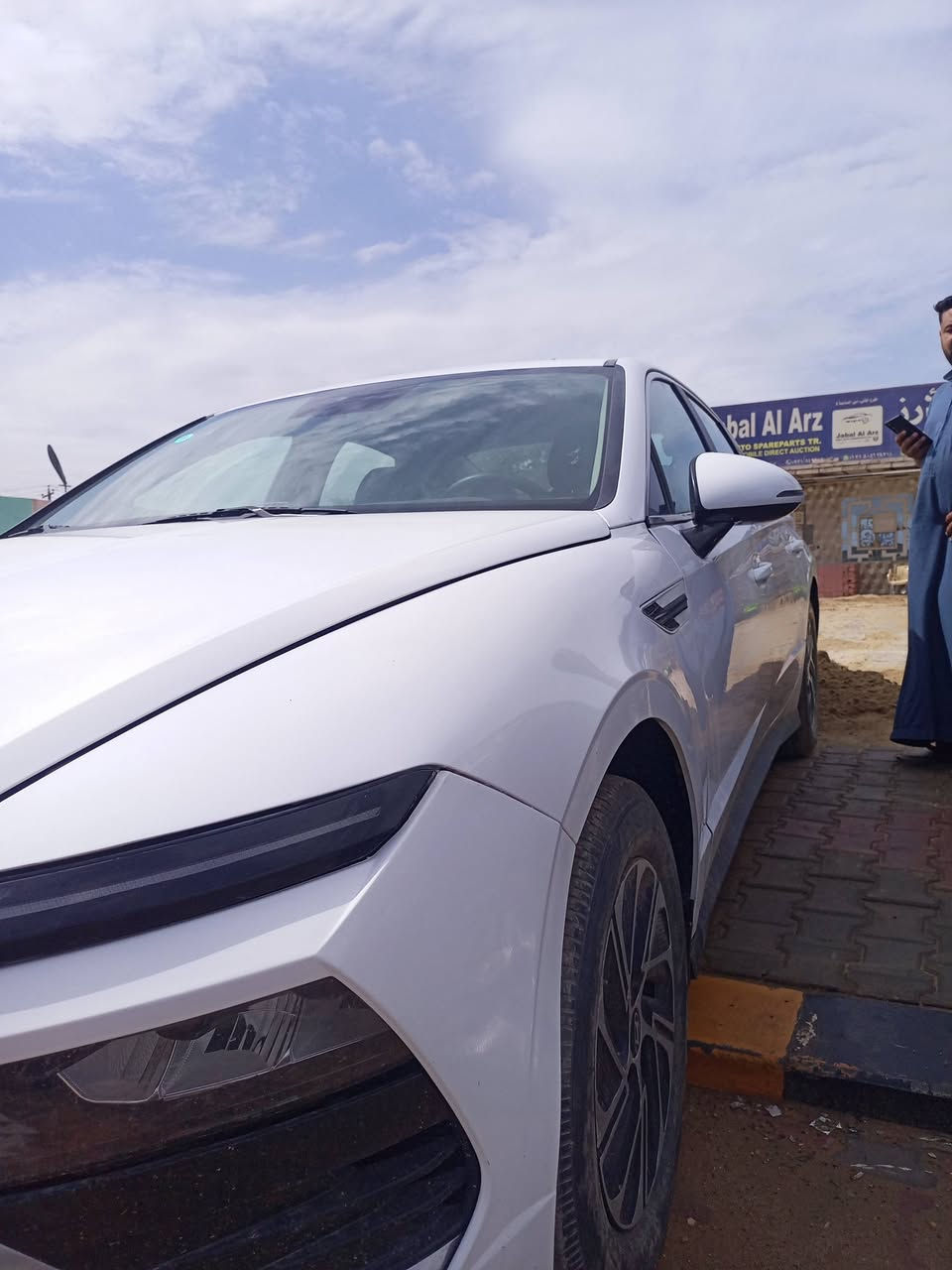 سلام عليكم على بركه الله سوناته هايبرد خليجي تترقم مجاني موديل 24 الون ابيض ضرر بنيد  بدون دواخل رقم تليفون ***********
