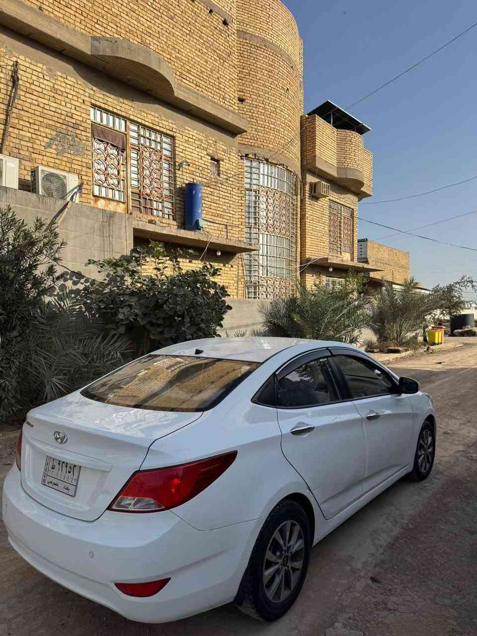 السلام عليكم
للبيع هونداي اكسنت خليجي 

موديل 2016 

السياره فول مواصفات

صبغ شبر بل جاملغ الأمامي فقط ❤️

رقم بغداد الماني تحويل ثاني يوم 

مكينه 1600 دوش 

شاشه + كامره دواره 

5 ويل كب كروم 

اشاره بالمرايه + كشاف امامي 

تحكم ستيرن جهتين 

داخل بيجي 

السياره ماشيه 108

جاهزه كير ومكينه وحداديه وتبريد وتخم تاير كله جديد 

السياره مسويلها ادامه كامله للمحرك والكير ومنضومه احتراق 

مكان السياره حله

السعر 104 وبيها مجال بسيط حق الجيه 

للاستفسار /***********
