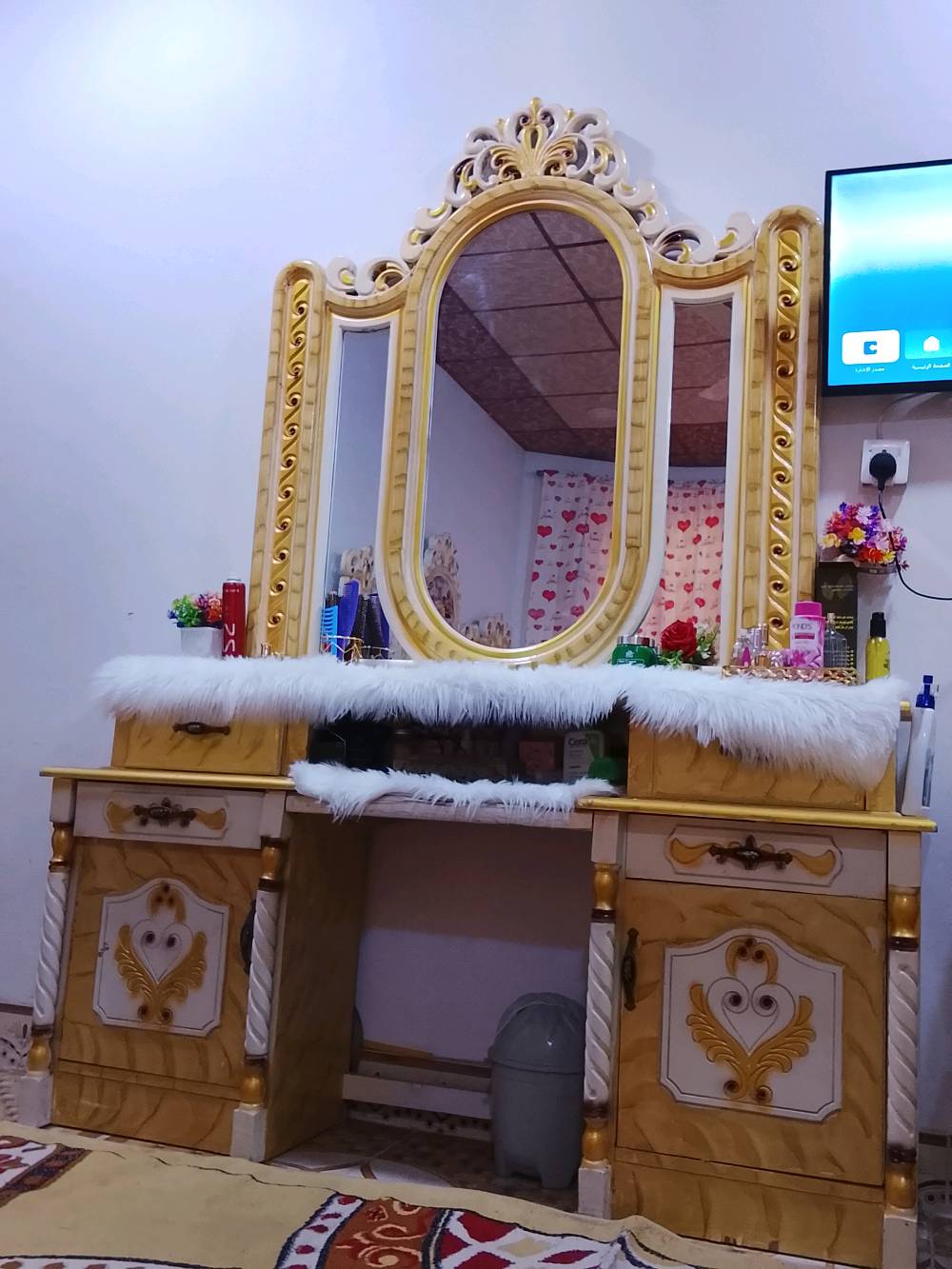 سلام عليكم اخوان غرفه 4قطع جديده (شغل عراقي جوده عاليه) صارلها سنه ونص من اشتريتها اريد ابيعها (سعر مليون ربع) بيها مجال لشراي فقط للاستفسار رقم الهاتف ***********عنوان البصرة  ابوالخصيب