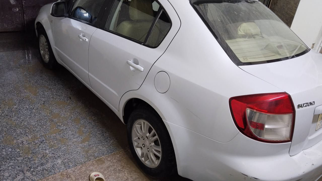 سوزوكي SX4  خليجي  محرك 4اسلندر سعه 1600cc ماشيه 92الف   موديل 2014  سياره بدون صبغ  بس بيه شخوط بسيطه جدا جدا لون ابيض  الرقم *********** بابل حله السعر 90 سياره نضيفه وحلوه 🤍
