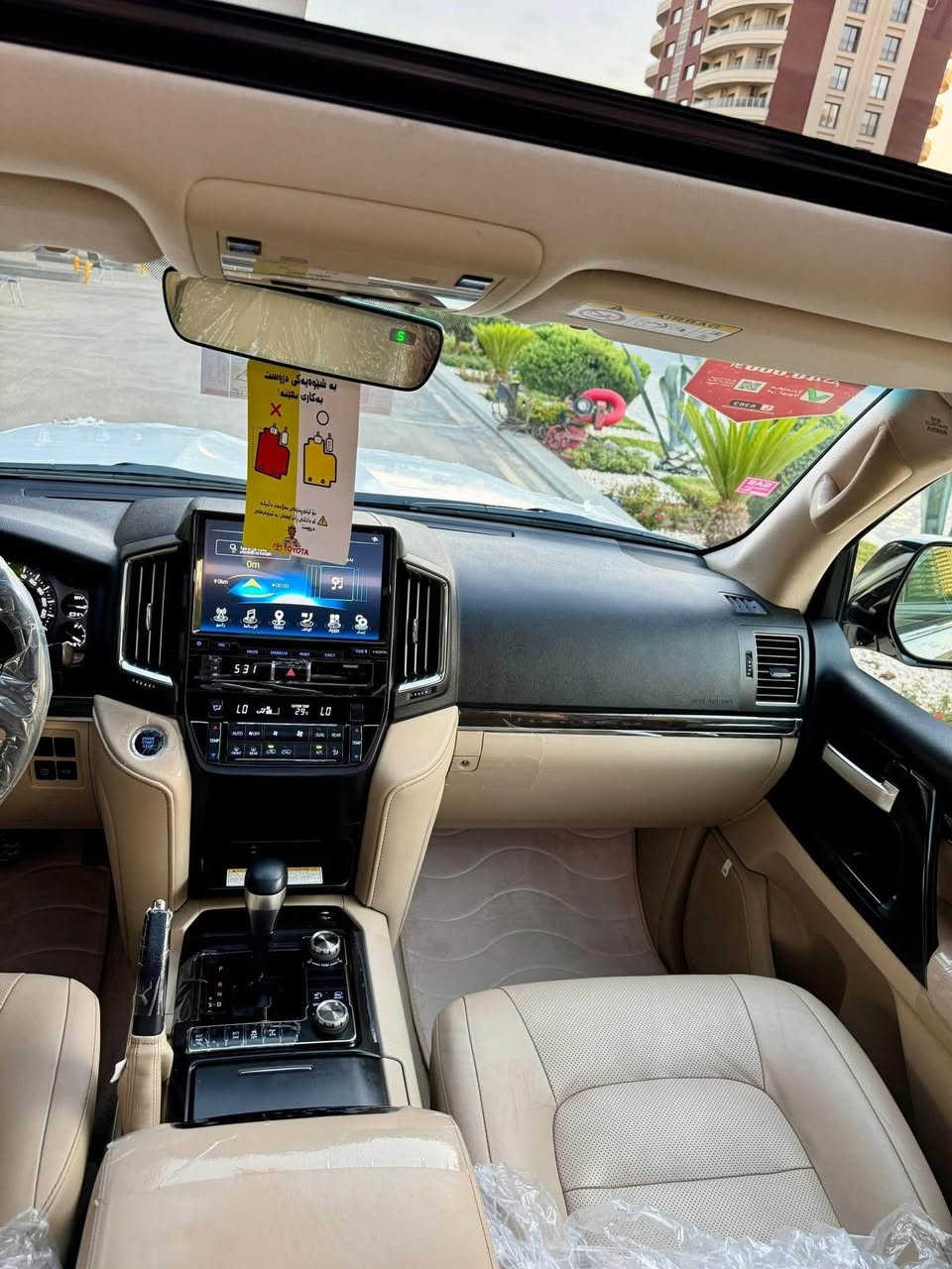 تويتا لاند كروز  _ 2021 _ SAS 
سياره مواصفات (SAS)
 سياره (2) كوشنات كهرباي (٣) دگم
سياره (8) ايرباكات _ (٣ ) شاشات
سياره مكفول كفاله عامه   
محرك (6) سلندر  
بدون صبغ .. بدون بارد .. بدون شخوت 
بدون حالوب .. بدون رمل مكفوله كفاله 
سياره ماشاالله نفس زيرو
غراضات كامل موجود  هيدفونات موجوده +  كتلوكات موجود

سياره ماشيه 60,000 الف كيلو حقيقي
4 اطارات و ويل جديد شريكه مامفتوح
سياره داخل بيجي كوشنات جلد

 محرك (V6) 
سياره حيل جديدة كلشي علي بلادي لوك

مواصفات
(بصمه + الانزلاق + كشن جلد  + ثلاجه + زينون + هواء مزدوج + نيظام ايكو +
حساسيه الديك الموخره مرايات + فتحه ..
تشغيل عن بعد +  باب 4 بصمه + باب خلفي كهرباي )

نظافه  ١٠٠٪ كامل سيرفس بدون نقص و مصرف

سياره مال بيت أي نقص مابيها
مضلل جديد وباسمي  
السعر 60 الف قفلها

سنويه جديد 

رقم / *********** بغداد, العراق
