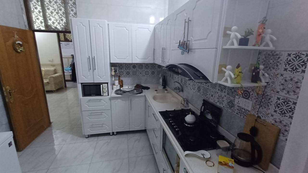 السلام عليكم 
بيت للبيع
طابو زراعي بناء جديد
مساحة 125متر
طابق واحد
محتوياته مطبخ صاله غرفة نوم مجمع صحيات
الموقع شارع 80 طريق شريفة الجديد مقابيل الملعب
للاستفسار *********** واتساب
