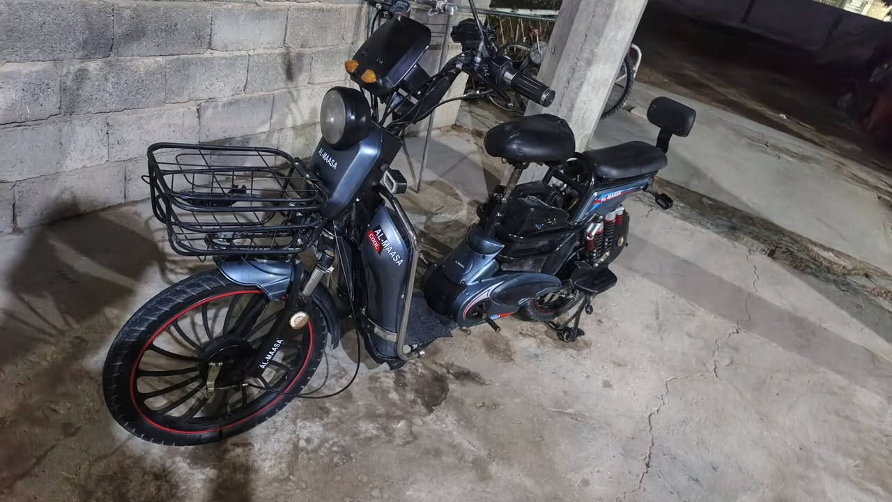 البيع موديل ٢٥ شغالة
السعر ٢٢٥ و بيهة مجال بسيط
***********
