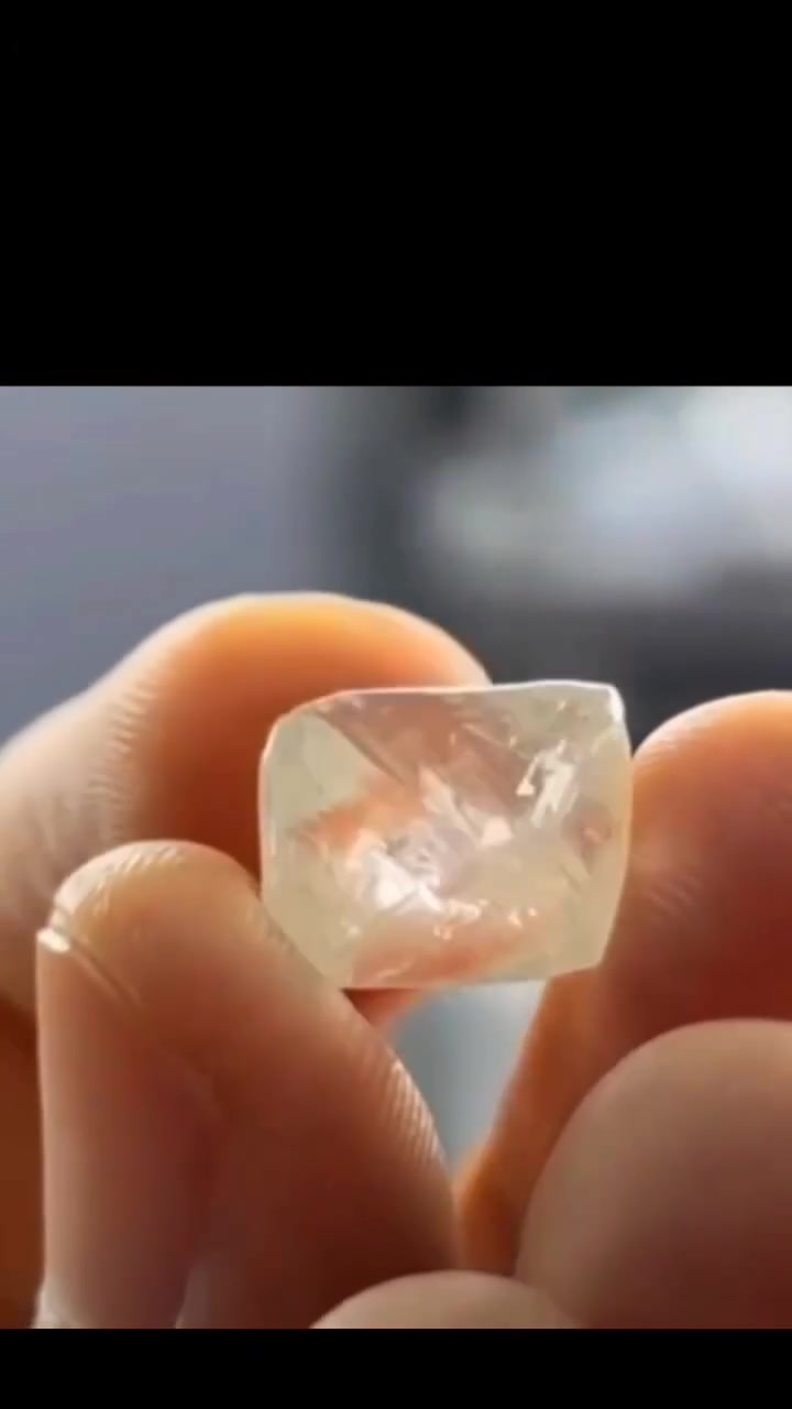 31 ct of natural rough diamond
Vvs1.
6790 usd 
00212676684300


**إذا كنت صاحب هذا الإعلان وتريد حذفه لأي سبب، رجاءا أرسل رسالة إلى الدعم الفني**
