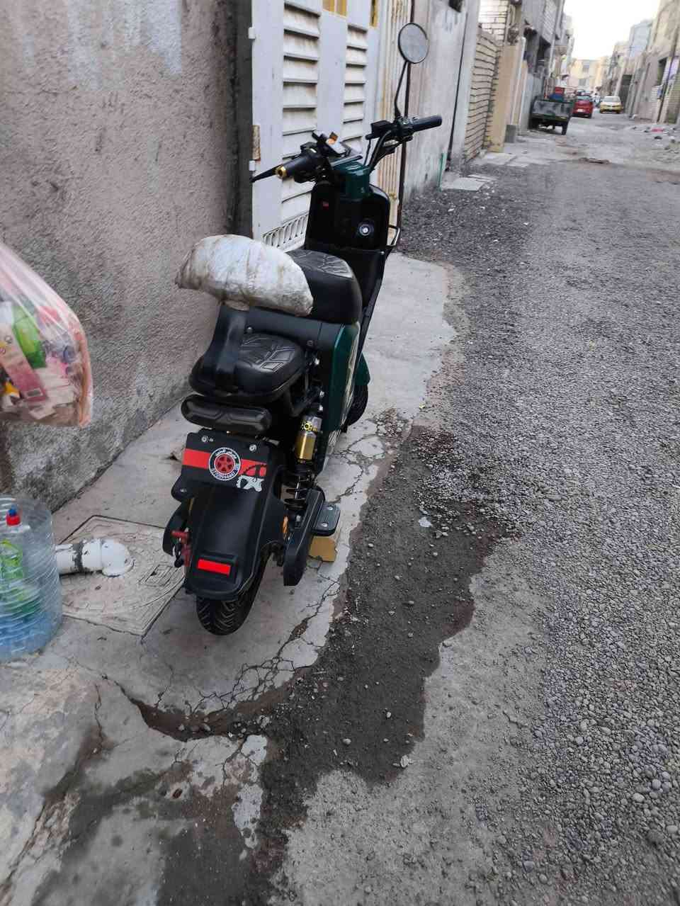 سلام عليكم دراجه شحن R9خمس بطاريات حجم بطاريه 32 دراجه نضيفه كلش بيه نقص بوربرن امامي جاملغ امامي مفطر مسوي ليده ضبيت لمرايه نكسرت بعد مابيه اي شي مكفوله شحنه تمشيك من 40كيلو لا 50 ماصار هواي من اخذته صار 5اشهر كله شغلا كهربائيات اي نقص مابيه بعد للبيع رايده 325وبيه مجال قليل مكاني الدوره ابو دشير هاذ رقمي ***********
