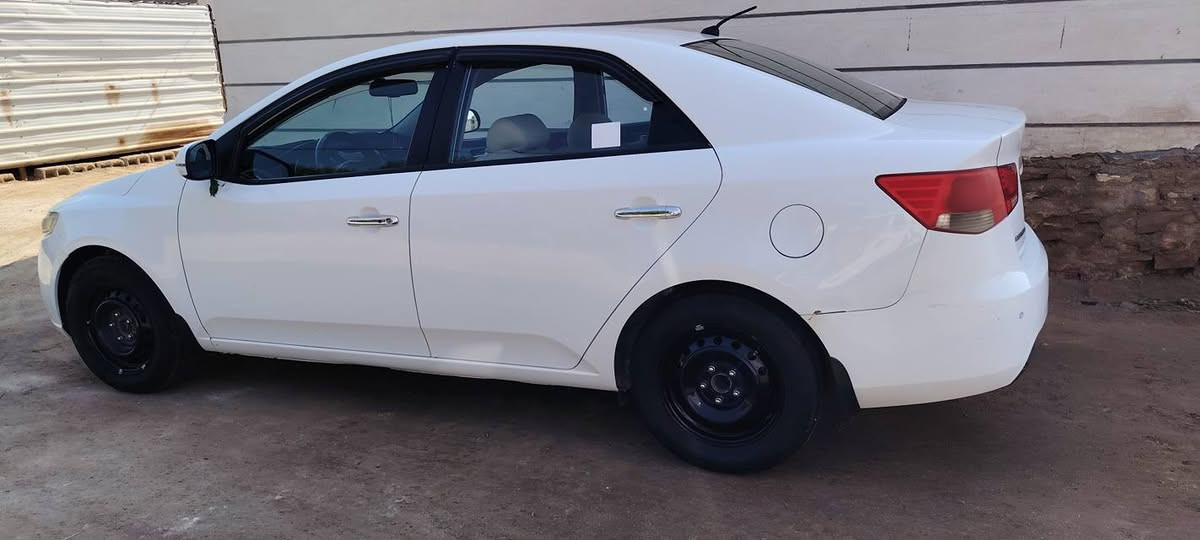 البيع سيراتو ١٣
رقم بغداد بسمي
مدار ثاني يوم
فول مواصفات
فتحه
مري شفط
تحكم بل سترين
كامره خلفيه
تخم تاير جديد 
سياره مكفوله عده بارد باب الخلفي موضح بل صوره
الاستفسار خاص او ***********
***********
السعر ١١٧ وبيه مجال
مكان السياره سماوه رميثه
