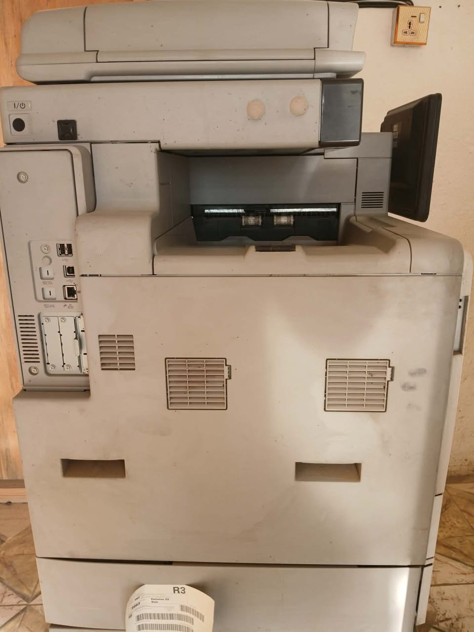 طابعه ريكو 401c.  ملون وعادي نظيفه جدا
للاستفسار 
 ***********
