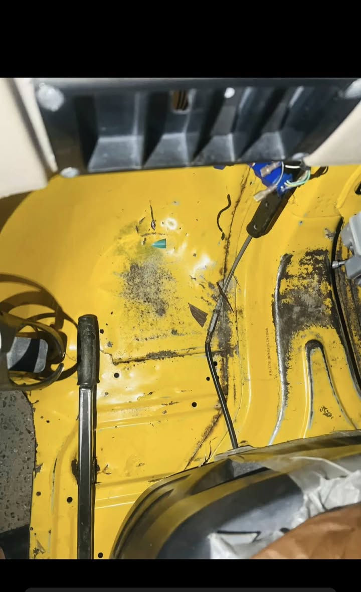 سلام عليكم تكتك البيع موديل 2019شهر12محرك مجفت كلة  بدون ضربة واصبغ بيهة شخوط بل كشر شرط تحويل ثاني يوم السعر 5800العنوان بغداد التاجي  ‏‪***********‬‏
