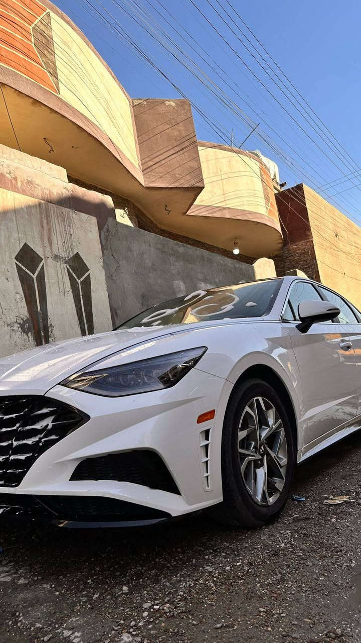 السلام عليكم
سوناتا 2023 للبيع او مراوس 
اللون الأبيض الصدفي 
فول مواصفات 
بانوراما 
رادارات إماميه وخلفيه وجانبيه 
لد امامي وزنون 
لد خلفي 
توقف ذاتي 
كشن كهرباء 
هيتر كشنات 
كامرا وشاشه 
محرك 2500 gdi تفس طبيعي
قطعتين تبريد 
سايد بريك بصمه 
رقم اربيل
إربع انظمه قياده 
ماشيه 40 الف ميل 
صندوك ذكي 
تبريد قطعتين 
لايت زنون عدسه 
حادث دعاميه خلفيه تعتبر كلين
السعر 215 وبي مجال 
للاستفسار ***********
 مكاني بغداد
