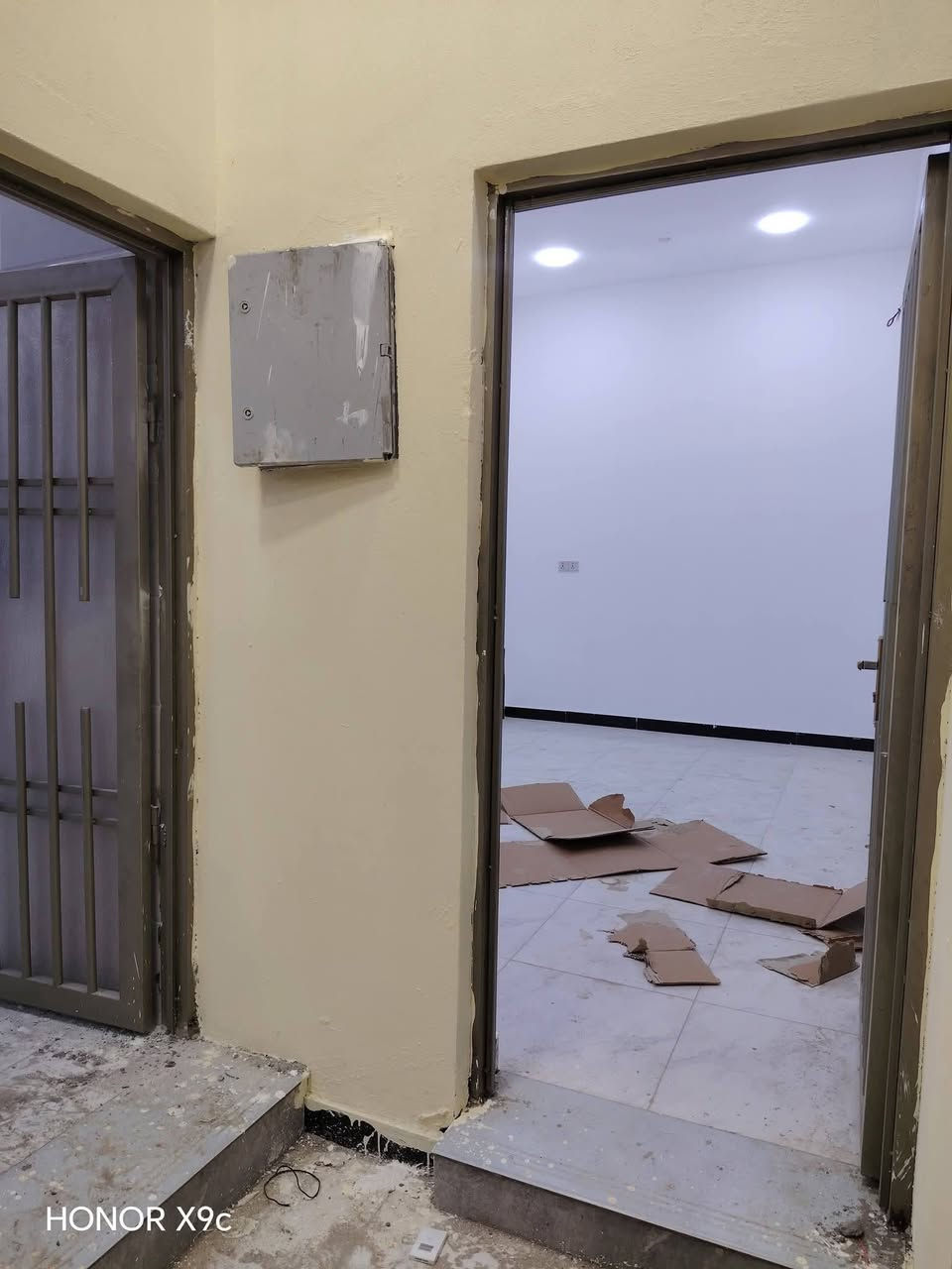 أعلان أعلان 🌷
5منازل سكنيه للبيع بمساحة 100متر🏘🏘
العنوان في الجزيره شارع زين العابدين موقع راقي
يحتوى ع كل دار علـّۓ  
أسقبال،  صاله، مطبخ، غرفتين منام٢، 
صحيات داخلي خارجي،  مناور² 
تستلم تسليم مفتاح جاهز للسكن🔑
بناء حديث ونضام  حديث
 خدمات كامله .ماء كهربا، اناره، شارع9متر 
نوع طابو صرف زراعي بأسم عراقي📜

للأسفسار📲
***********📞
***********📞
