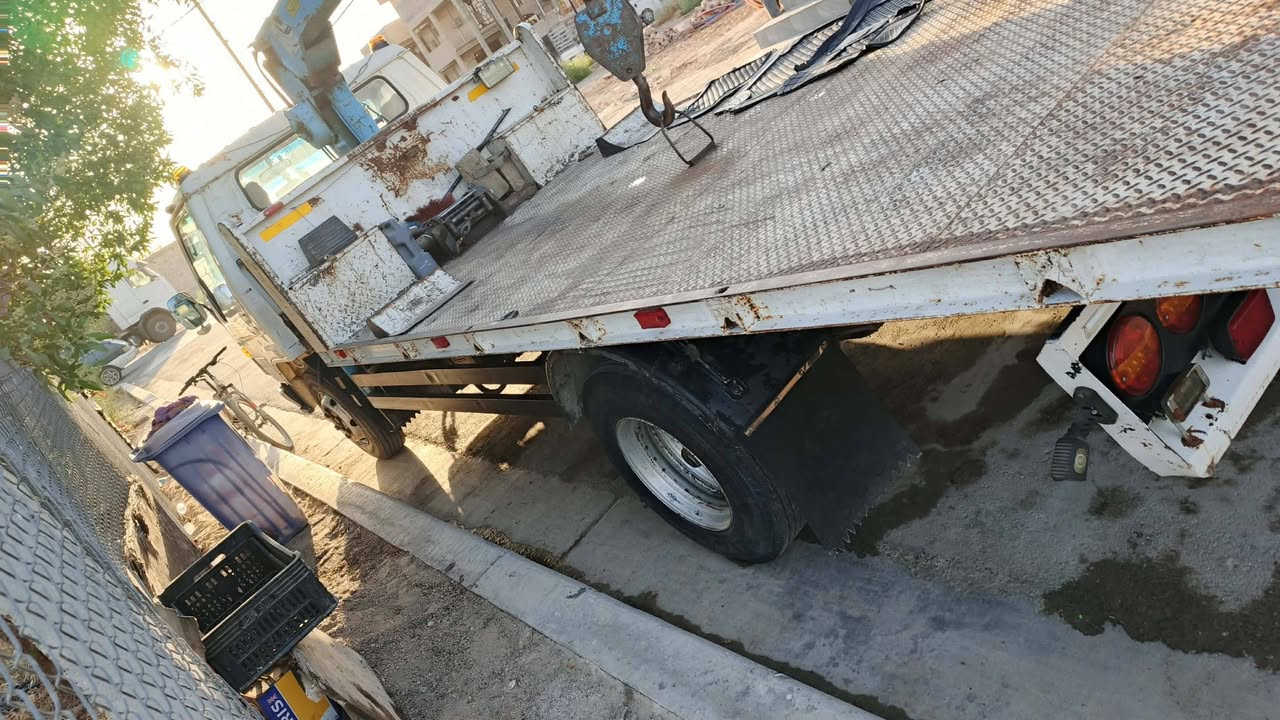 السلام عليكم.. كرين سطحي بدي نزال جهاز طنين وميتين لا كسر ولا فطر مكينه وكير خير من الله سيارة بأسمي سنويه وهزه جديده السياره تخم تاير باتريات جدد سلف وداينومو جديد كهربائيات كلها شغاله دوشمه جديده السياره معمرها على ايدي وكبل للشارع من يمي تحمل سيارتك التجي بيها وتتوكل منين متكون على راسي السياره خير من الله ومرزوقه بس والله عندي ضرف واريد ابيعها الله شاهد اي عطلات ما بيها غير مي ودهن وتوكل سعرها 120وبيها مجال تعال وتدلل.. ***********///***********
