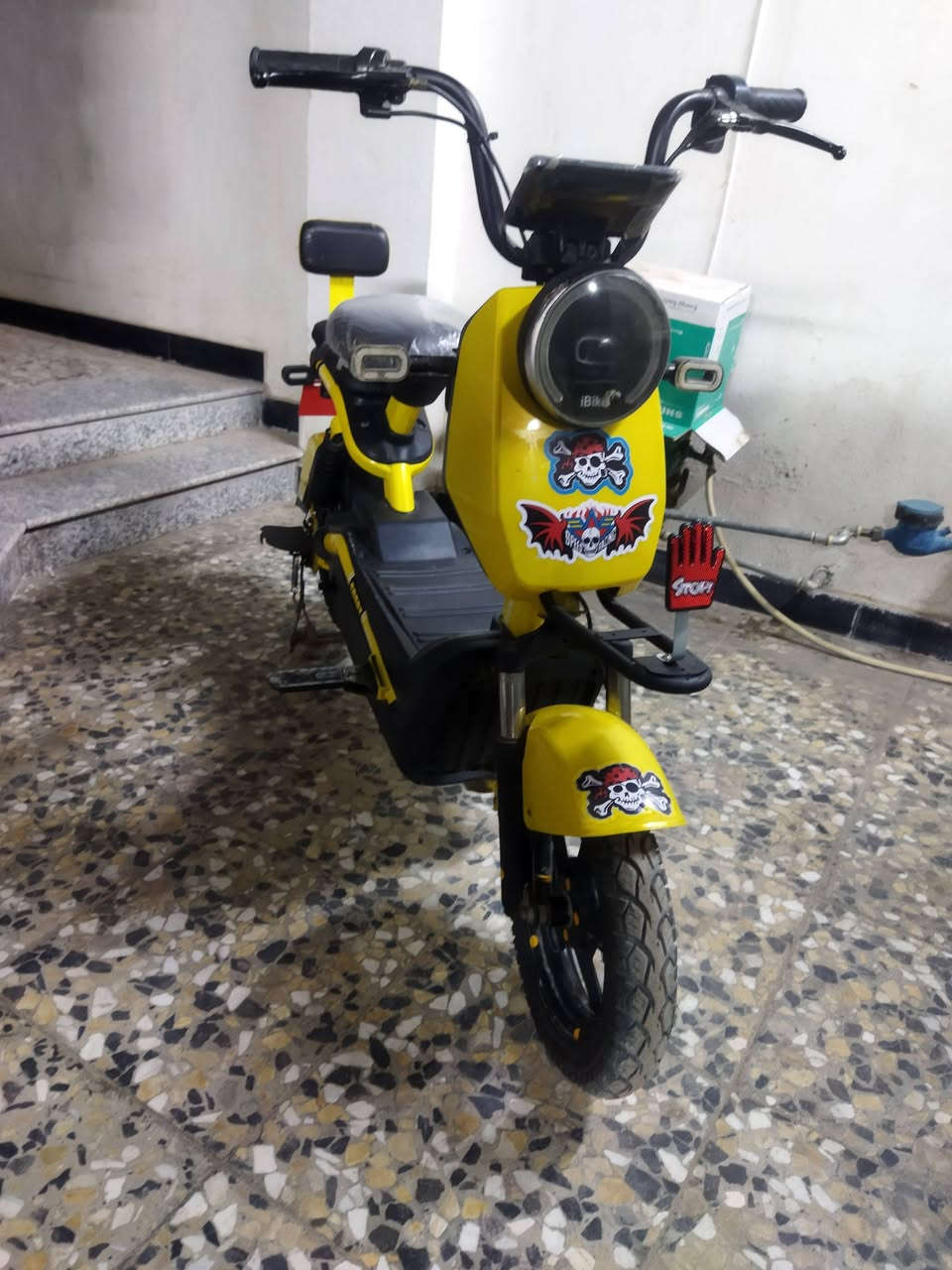 السلام عليكمدراجه حجم 14
نضيفه 
4بطاريات بحاله جيده 
شاحنه اصليه 
لايتات بكلايت كله شغال
تايرات جدد
بريكات مضبوطه 
كشن جديد 
عارضهه 225
هذه رقمي ***********
مكاني الامين الثانيه
