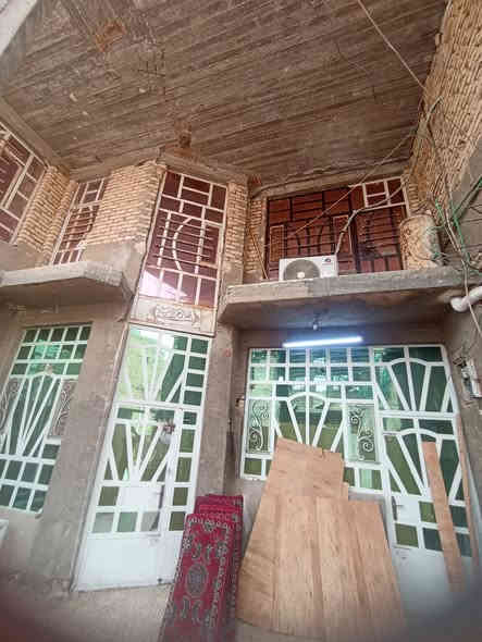 دار مع بناية + محلات المساحة 208🏯 للبيع ركن عل شارع 20   موقع استثماري 
((طابو ملك صرف))

((سعر 180مليون قابل للتفاوض🌀))

البيت🏕️ يحتوي على ٣ غرف نوم + ستقبال + حولي + درج داخلي ملحقاته 

شقة تحتوي على غرفتين نوم + ستقبال + ملحقاته   محلات عدد 3

العنوان/ بغداد الحسينيه سكلات منطقه 11 

للتواصل/📞 *********** 
🏠 مكتب الإسكان
