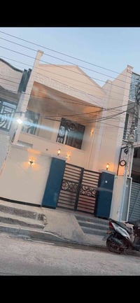 بيت للبيع في منطقة الحريه شارع 20  المساحه : 100 متر 5x20  مدخلين  عدد...