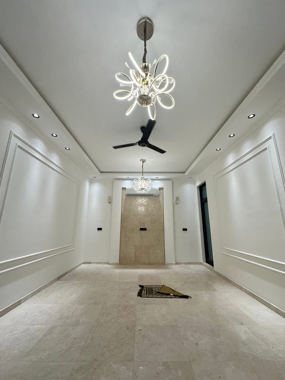 سلام عليكم عمل ديكورات  
      ( داخلية وخارجية )
جبس بورد           بوردكس         توجد عروض وتخفيضات
بديل خشب          شيبورد          
  سحبات              تصليح               للمساحات الكبيرة
   صبغ                  انارة
      مرتضى لديكورات
    *********** واتساب
