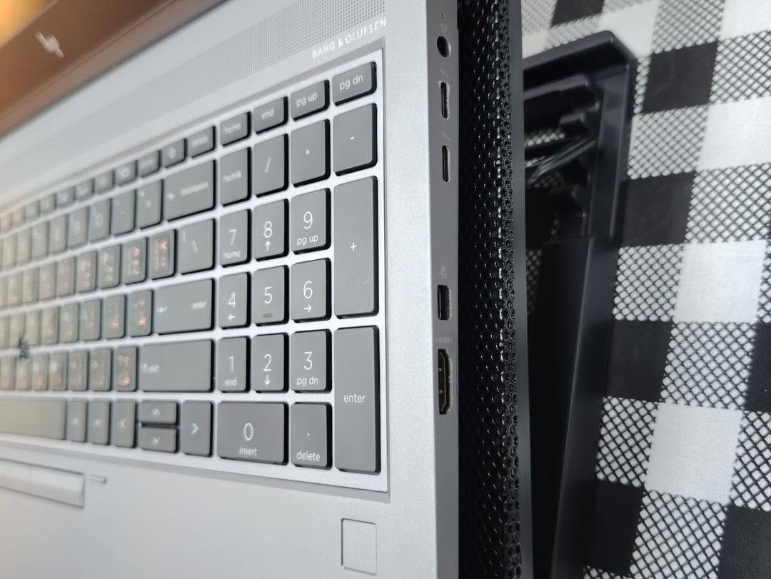 إذا شغلك تصميم، هندسة، مونتاج أو برمجة… لا تتعب نفسك بلابتوب ما يتحمل.

HP ZBook Fury G8 واحد من أقوى أجهزة الـ Workstation، أداء يخدمك سنين بدون وجع راس. 🔥

💻 المواصفات:
▪️ Core i7 الجيل 11 H
▪️ RAM 16GB
▪️ SSD 512GB
▪️ كارت شاشة NVIDIA T1200 4GB
▪️ شاشة FHD
▪️ كيبورد ستيكر ضوئي

💰 السعر: 775 ألف دينار فقط

🎁 وهدية مروحة لابتوب مجاناً وي الجهاز

⚠️ الكمية محدودة: قطعتين فقط.

ليش تشتري من Laptopia؟
✅ أجهزة نظيفة ومفحوصة بالكامل
✅ ضمان استبدال شهر مع فاتورة
✅ شاحن + حقيبة + ماوس + ماوس باد
✅ نهيئ الجهاز وننصب Windows 10 أو 11 مجاناً إذا تريد
✅ نرسل صور الجهاز الحقيقي قبل الارسال

📍 Laptopia
📞 ***********

📩 راسلنا على واتساب واحجز جهازك قبل لا تخلص الكمية.
