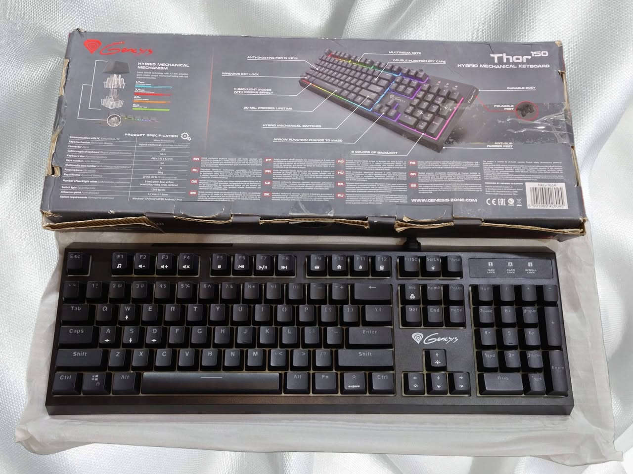 السلام عليكم
كيبورد Gaming براند Genesis 
 جديد مفتوح فقط للفحص

نوع السوچات: هجين Hybrid مزيج من الميكانيكي والعادي
حجم الكيبورد: الحجم الكامل Full Size
 رجب RGB

السعر 20 الف وموجود توصيل


**إذا كنت صاحب هذا الإعلان وتريد حذفه لأي سبب، رجاءا أرسل رسالة إلى الدعم الفني**