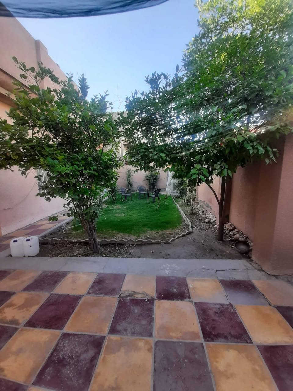 مكلف بنشر
دار للبيع 
الموقع:حله حي الجزائر فرع صيدلية مرجان الفع الثاني على اليسار.قبل السكه سند 25 مساحة الشارع 8م
المساحه:300م زراعي 
الكلدور4×9
الصاله 4.5×7.5
صحيات داخليه وصحيات خارجيه 
غرفتين طابق ارضي وغرفه كبيره طابق علوي 
مطبخ بارد مطبخ حار 
كراج يتسع سيارتين
للاستفسار الاتصال على الرقم 
***********
***********
