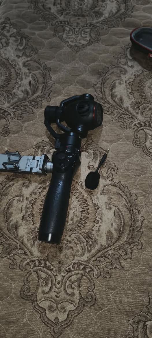 كامره DJI للبيع نضافة 100% شغاله تصوريه 4K تصوير يخبل ملحقات كامله السعر 250 وبيها مجال الأستفسار واتساب او اتصال ***********
