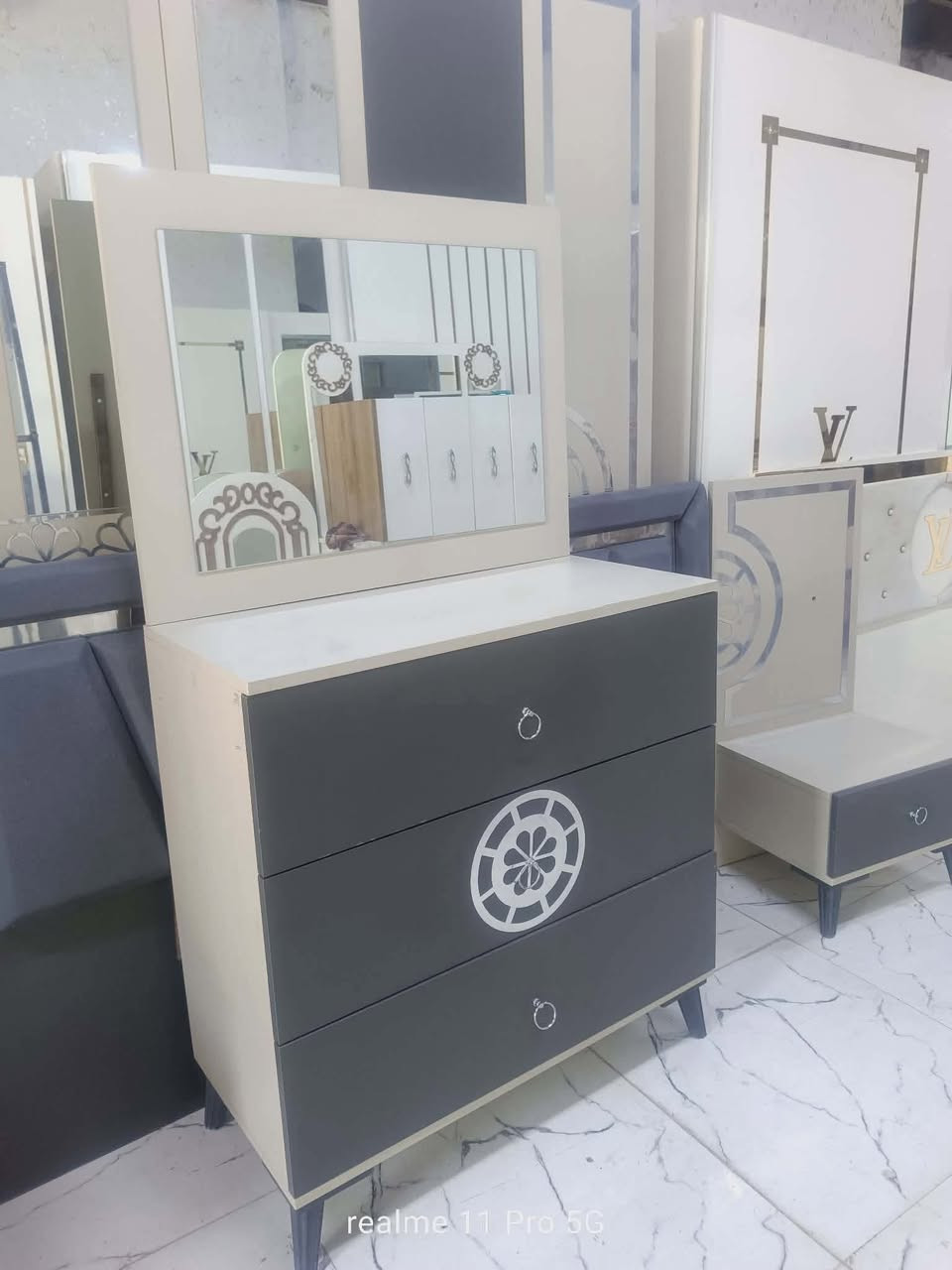 غرفة تركي 5قطع نظام ابواب ❤ ✨
نظافة 95 / 100 ❤✨ 
السعر 450 مع الشد 🪛ونقل 🚙
داخل بغداد متوفر توصيل لجميع المحافظات 🇮🇶


**إذا كنت صاحب هذا الإعلان وتريد حذفه لأي سبب، رجاءا أرسل رسالة إلى الدعم الفني**