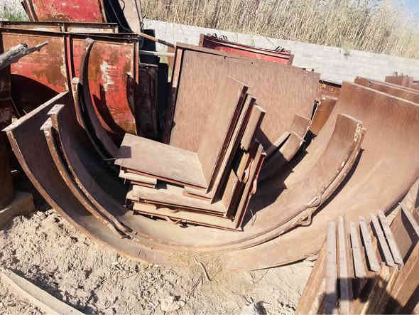 عندي مانهولات مجاري للبيع حديد ثقيل استخدام مرة وحدة فقط وانتركن 

القياسات كلها مذكورة والصور ان شاء الله وافية 

اعتذر عن ذكر السعر قبل ما تجي بنفسك وتشوف وتقيمهن باليرضي الله 

دائرية قطر 165 ارتفاع 120 عدد 1
و دائرية قطر 175 ارتفاع 150 عدد 4
و دائرية قطر 120 ارتفاع 150 عدد 2
و دائرية قطر 175 ارتفاع 100 عدد 1
و دائرية قطر 120 ارتفاع 120 عدد 2
و دائرية قطر 165 ارتفاع 75 عدد 2
و دائرية قطر 290 ارتفاع 125 عدد 1
و دائرية قطر 185 ارتفاع 120 عدد 1
و دائرية قطر 170 ارتفاع 120 عدد 1
و دائرية قطر 175 ارتفاع 85 عدد 2
و دائرية قطر 200 ارتفاع 25 عدد 2

مربعة قياس 150X30X45 عدد 2
مربعة قياسا 140X110X60 عدد 4
مربعة قياس 60X60x80 عدد عدد 4
مربعة قياس 80X65X80 عدد 3
مربعة قياس 150 ارتفاع X طول 130 X عرض 100 عدد 1

مخروطية الشكل قاعدة قياس 45X30. السطح 50X35. ارتفاع 80 عدد 3
مخروطية الشكل قاعدة 35X35. السطح 40X40. ارتفاع 70 عدد 3

قوالب كربستون للارصفة قياس 100X20X30 عدد 18

فتحة قبق مانهول مربعة قياس 62X62X8. بفتحة قطر 55 سم عدد 3
فتحة قبق مانهول مستطيلة قياس 60X45X5 سم. بفتحة قطر 50X35 سم. عدد 4

اعتذر عن ذكر السعر قبل ما تجي بنفسك وتشوف وتقيمهن باليرضي الله 
للاستفسار اكثر الاتصال على الرقم/ 
*********** الفلوجة
