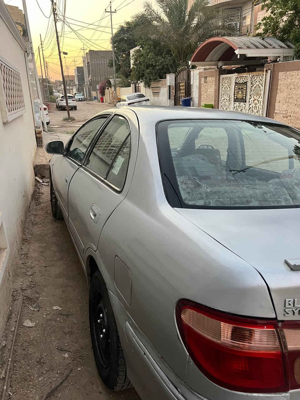 نيسان صني موديل 2000 محرك وكير مكفول سنويه لل28 كير اوتماتيك مكاني حله رايده ب54وبيهه مجال ***********
