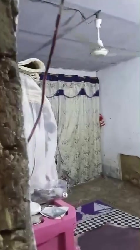 ه سلام عليكم شباب بيت تجاوز بحي شهداء مجاور سالت لماي بي غرفتين ومطبخ وديولنيه ماي كهرباء تبليط وبصفه مسافه وراه مسافه ترك شراي يتصل عل رقم ***********
