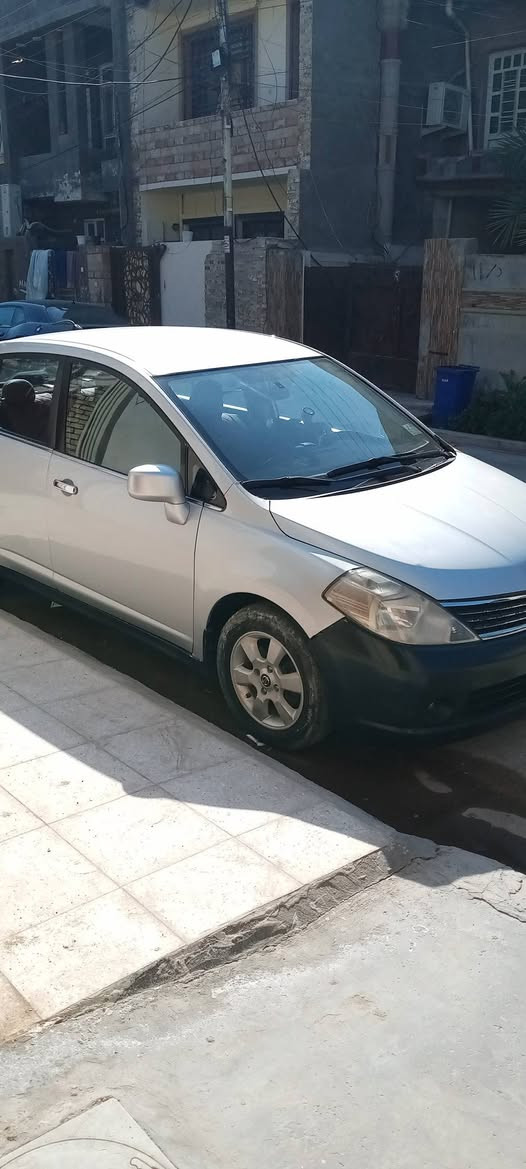 السلام عليكم للبيع نيسان فيرسا 2008 وارد امريكي حادثه جاملغ ايمن مبدل سيارة كهربائية كله بلاديه صدر نضيف للون سلفري رقم انبار مشروع وطني باسمي ملاحظه بسيطه بس محرك بي بدايه بوش نقص تبريد والتدفئة فقط سعر 65 بيه مجال عنوان بغداد حي الجهاد رقم الهاتف ***********
