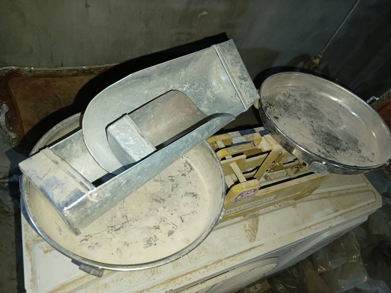 ميزان للبيع هوه العيارات مالاته نضيف كلش
السعر 45 الف عنوان مسيب ***********
