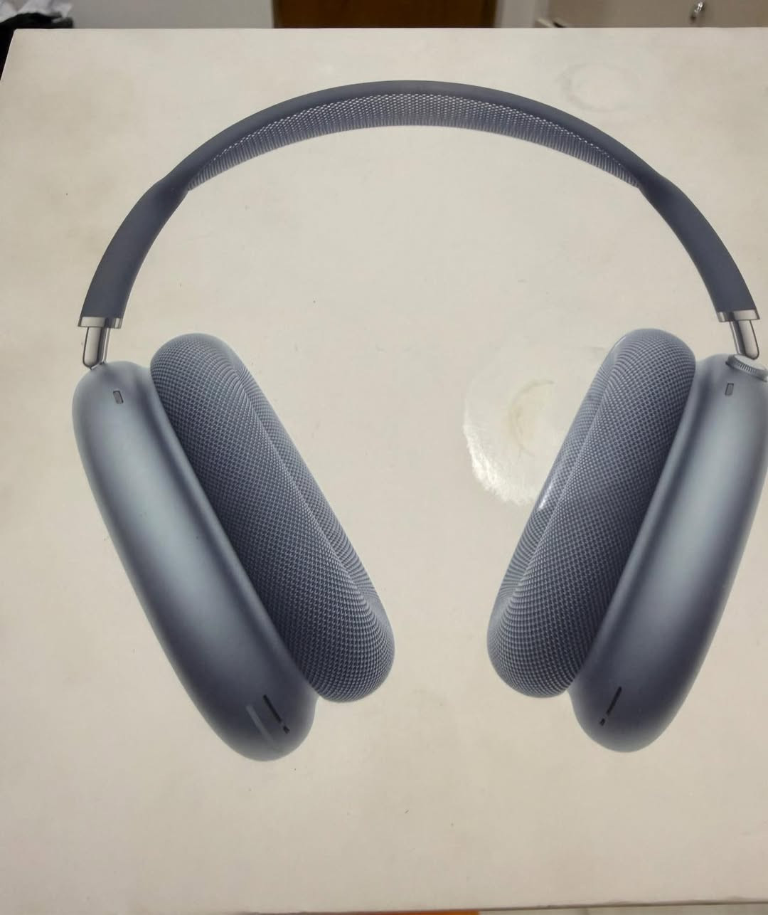 السلام عليكم (Airpods max 2) 

سماعات ابل ماكس الجيل 2✨ 
نظافه 100%✨ 
ضمان ماستر اصليه 100%✨
عزل وصوت عالم ثاني ✨

السعر 375 الف وبيها مجال قليل

توصيل جميع محافظات العراق
***********
