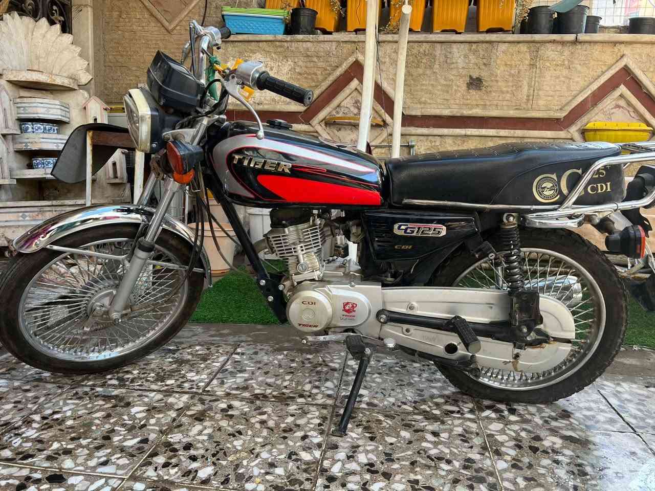 سلام عليكم دراجه ايراني تايكر موديل 2021 دراجه مكينه وكير وضفيره كفاله محد لاعب بيهن ولا طاخيها ب سبانه نقص الدراجه يده مال بريك وكتف مال اشاره  السعر 500 الف  مكاني بغداد كراده  ***********  وجود واتساب هم
