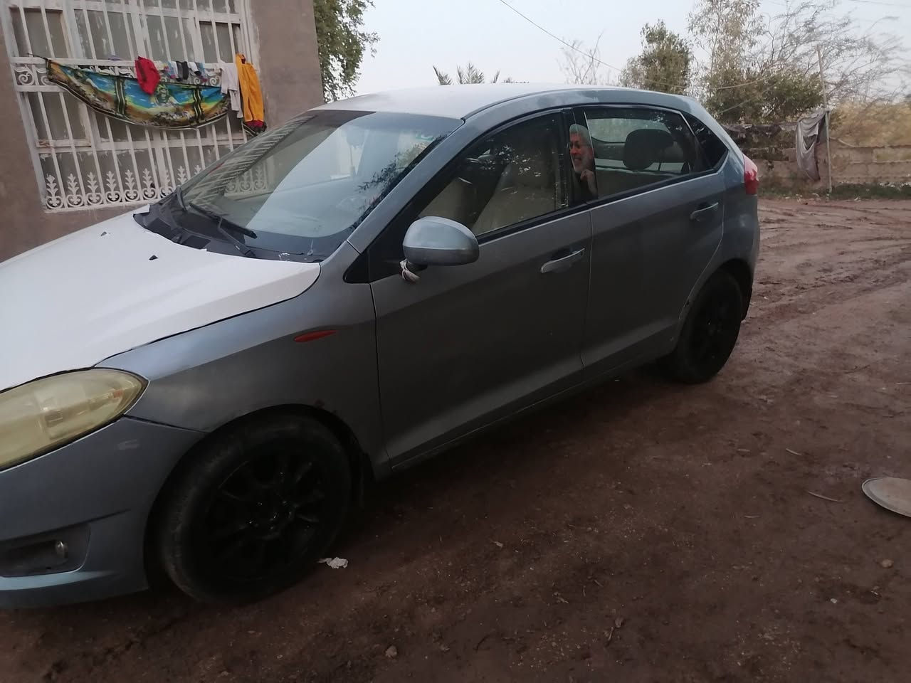 السلام عليكم فلاوين ٢٠١١ رقم دولي سنويه ٢٠٢٨ مالكه بديوانيه شرط المداور مكينه وكهربائيات وحداديه وتخم تاير وتبريد السياره. لايت زنون شاشه      جاهزه ٣٠ وبيه مجال للطيبين *********** الديوانيه الحمزه الشرقي
