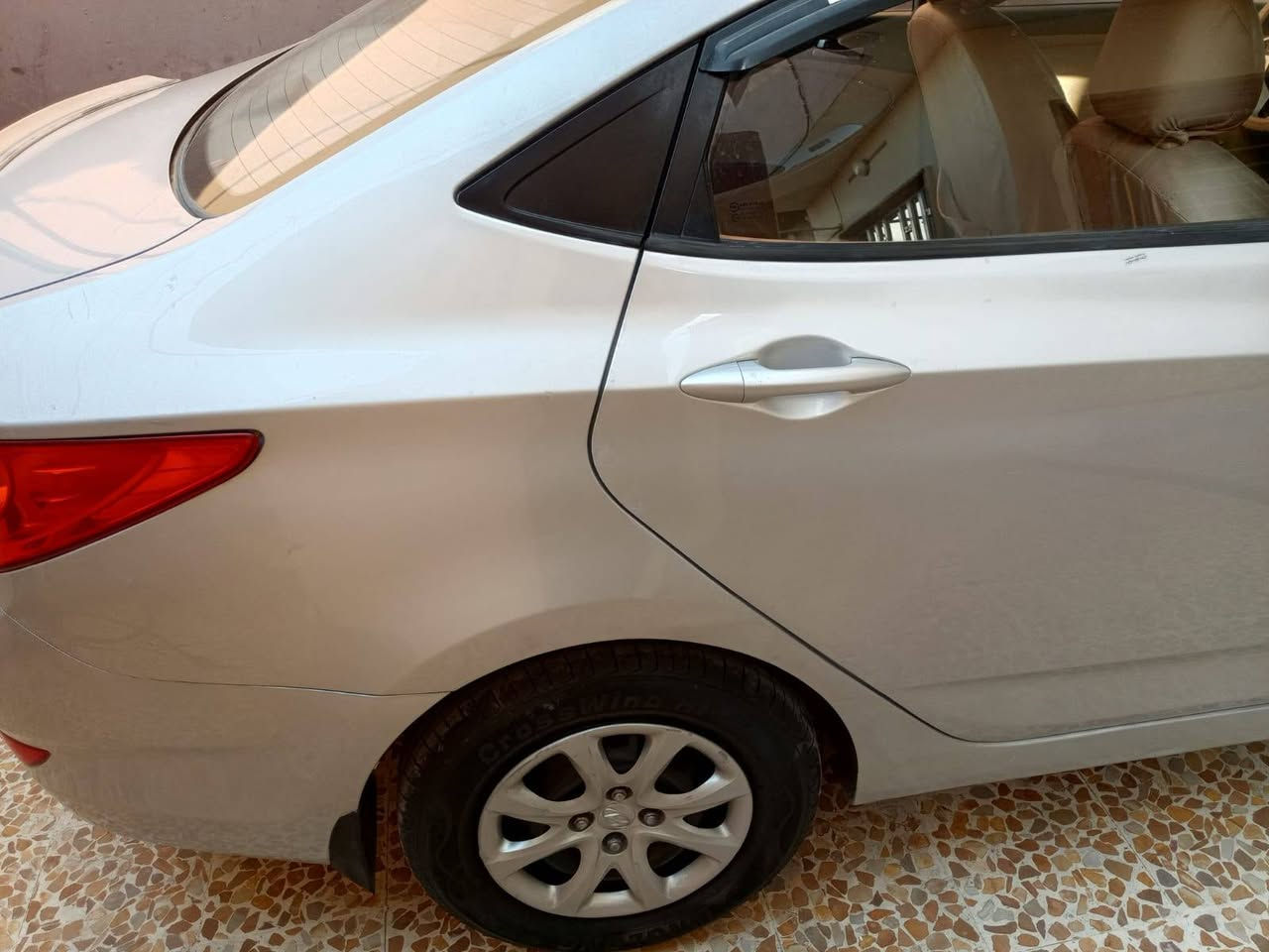 هونداي اكسنت 2012 
صبغ 4 قطع بدون دواخل
سعر 88 ورقة غرامة ورقتين تنزل من السعر للاستفسار الاتصال ع الرقم ***********
ملاحظة الاتصال من الساعة 1ظهرا حتى الساعة 6 مساءآ
