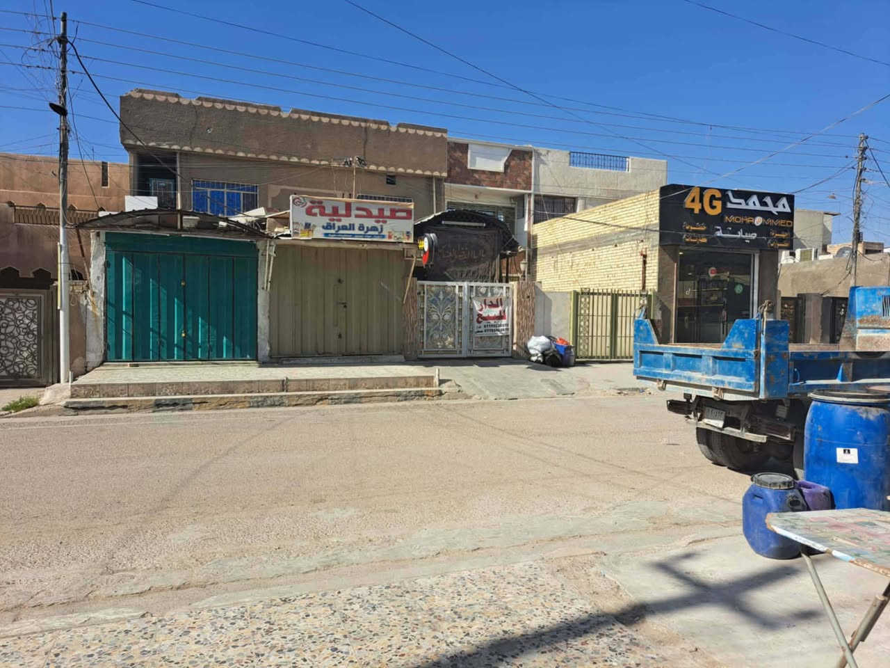 البيت طابقين ومشتمل ومحلات عدد اثنين
الطابق الاول بناء الثمانينات ويحتوي ع كراج يتسع لسيارتين وهول واستقبال وحولي وغرف نوم عدد اثنين وصحيات والطابق الثاني بناء الفينات يحتوي ع مطبخ وصحيات وغرفتين نوم وممر ٠
والمشتمل يحتوي ع هول ومطبخ وغرفه نوم وصحيات ودرج خارجي مفصول عن البيت بناء الفينات 
البيت مال ورثه بالغين وكلهم موجودين وقسام شرعي جديد
سعر المتر مليون وربع

بيت تجاري للبيع طابو صرف في حي الجهاد الملحانيه محله ٨٨٣ شارع مسبح الرافدين مساحه ٢٤٢ ونص واجهه ١٠ متر ونزال ٢٤ ونص٠٠٠


**إذا كنت صاحب هذا الإعلان وتريد حذفه لأي سبب، رجاءا أرسل رسالة إلى الدعم الفني**