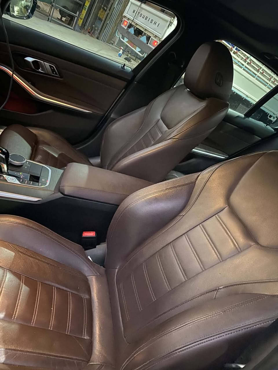 BMW 330i M Sport – موديل 2022
          سعر..... 260........

رقم  ***********
وتساب ***********

🔹 بلد: قيصية
🔹 فل أوبشن ما عدا الداش (العدادات الرقمية)

المواصفات:

* أوضاع القيادة: Sport / Sport+ / Comfort / Eco Pro
* فتحة سقف
* مقاعد كهربائية
* ذاكرة للمقاعد
* إنارة LED متحركة (Adaptive)
* رادار
* حساسات أمامية وخلفية
* نظام المحافظة على المسار (Lane Assist)
* عصا جير إلكترونية مبرمجة بشكل M3

✅ السيارة نظيفة جداً وبحالة ممتازة.
✅ المحرك، الجير، وجميع الأنظمة الكهربائية شرط الفحص.
✅ صبغ قطعتين فقط (البونيت والرفرف الأمامي).
✅ تم عمل فيس لفت كامل أمامي وخلفي إلى موديل 2024.
✅ مركب لها Downpipe.
✅ مبرمجة Stage 1.
✅ السيارة قوية، اقتصادية جداً بالوقود، وأداؤها ممتاز.
✅ السنوية جديدة.
✅ السيارة باسمي وجاهزة لنقل الملكية.

📍 الموقع: السليمانية
