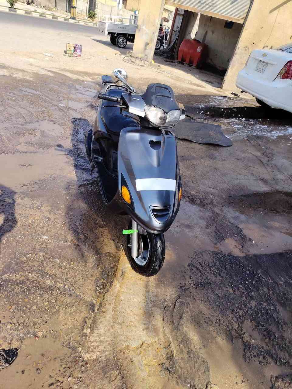 السلام عليكم دراجة فراشة مال حاوية فحل مكفولة كفالة عامة كلشي بية شغال اي نقص مابية محرك مامفتوح مكاني بالمشخاب هذا رقم تلفوني***********
