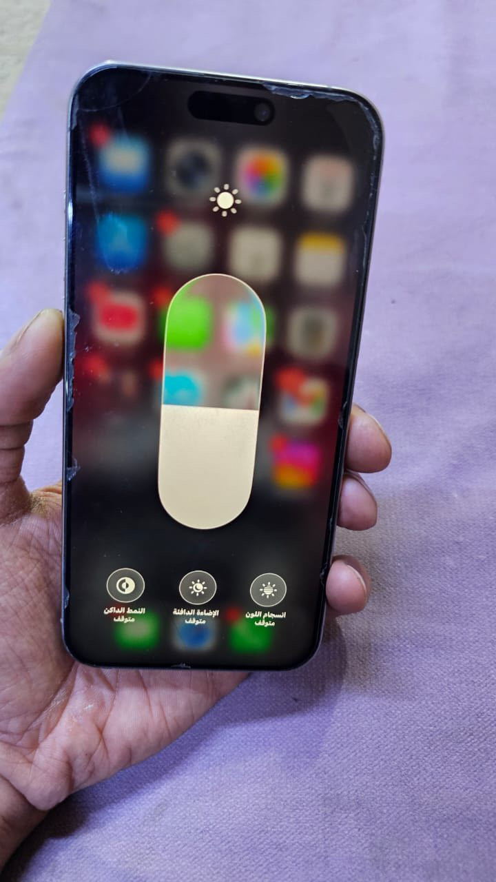 ايفون 15برو ماكس للبيع 📱📱
-ذاكرة 256
-بطارية 🔋 87
-شرق اوسط AA
-وتر بروف
-جهاز نظافة 95% 
-كارتونه +كيبل
-سعر الجهاز (950)بي مجال بسيط
للتواصل واتساب فقط (***********
