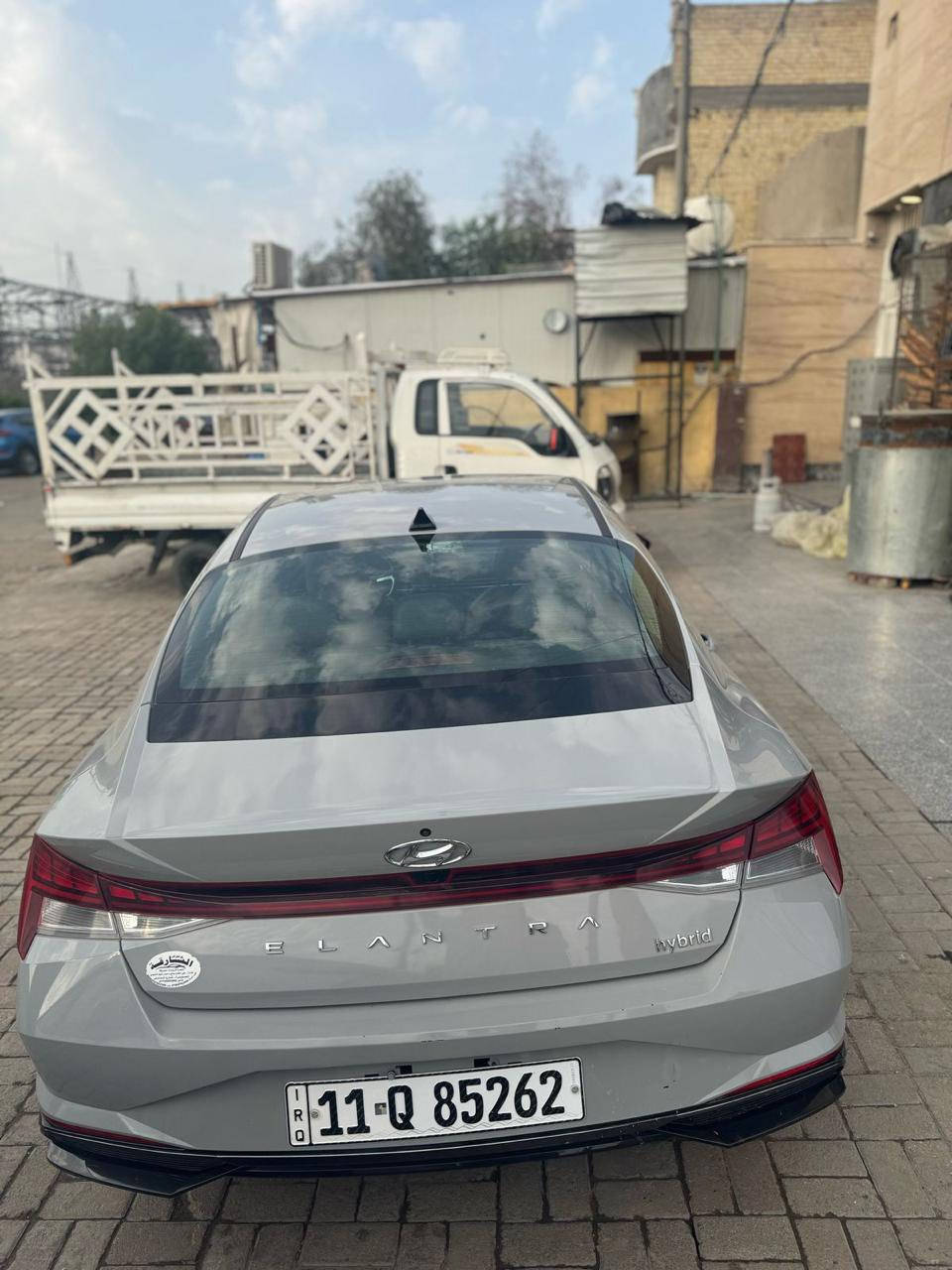 السلام عليكم
النترا موديل 2022 
فول مواصفات 
هايبرد 
سياره حادثها فقط بنيد وبيها طخه خفيفه بالدوسه 
مكانها بغداد 
اني مكلف بالنشر 
السعر 155 
رقم الهاتف 

‭0771 442 4050‬
