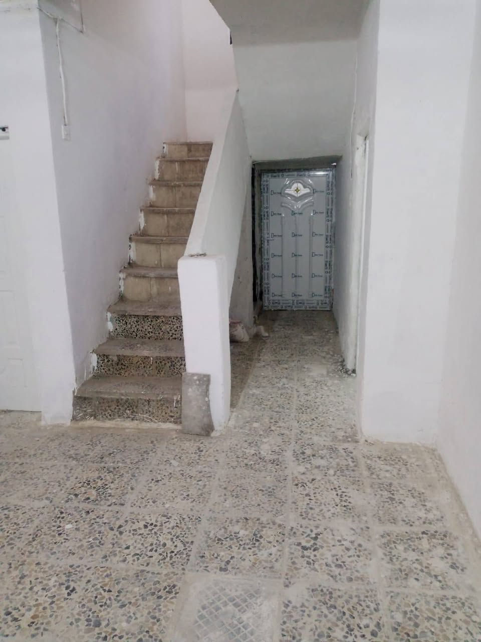 بيت للايجار ميلاد شارع 20
مساحه 120يحتوي ع اربع غرف صاله مطبخ  صحيات 

متوفر خط مولد انترنت كيزر تانكي ماء جاهز لسكن 

سعر ايجار 300

***********
