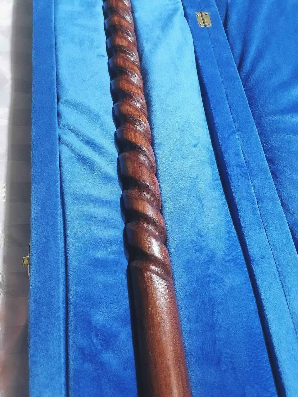 عصى من خشب الجوز نحت يدوي
عصى من خشب الجوز نحت عراقي يدوي مع الصندرق الخاص للعصى الطول ٩٠ سم القبضة منقوشة ومزخرفة داخل القبضة مثبت حجر سليماني العصى قطعة وحدة بدون اي تثبيت او لصق يوجد فيديو
يتوفر توصيل


**إذا كنت صاحب هذا الإعلان وتريد حذفه لأي سبب، رجاءا أرسل رسالة إلى الدعم الفني**
