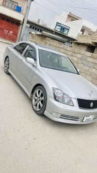 تويوتا كراون • ٢٠٠٥ • سلايد