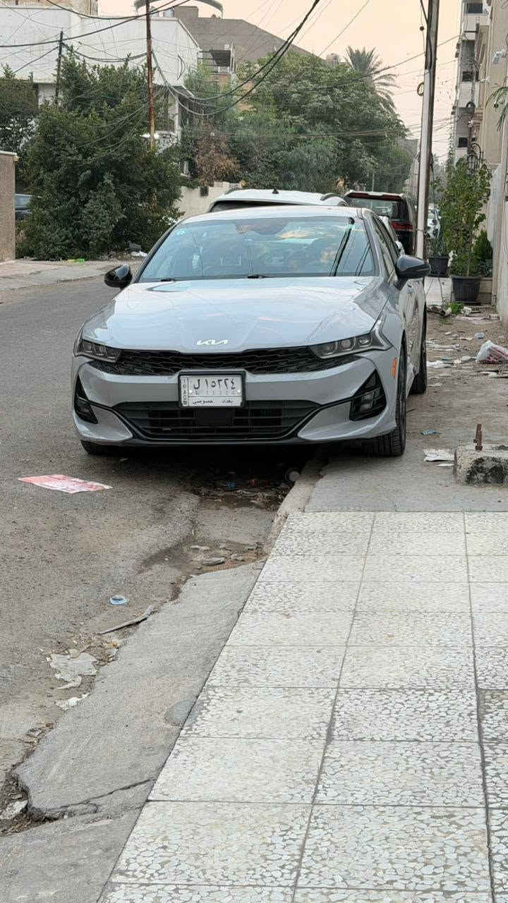 للبيع
Kia K5 GT-Line  2023 🇺🇲 رقم بغداد 
ماشية 41 mil
محرك  1600 تيربو🚀
فوووول مواصفات عدا البانوراما
........  
بصمة 🌀
تشغيل عن بعد
كشن كهرباء 
شاشة كبيره
حساسات امامي خلفي
رادار
قيادة ذاتية
كروز سرعة
تحديد مسار
سايد بريك كهرباء
مواصفات السياره معروفة 
السياره حادثها فقط جاملغ امامي مصلح ومصبوغ بدون ايرباگ السياره كلش حلوة جديده
السعر 176 ورقه وبيها مجال
***********
