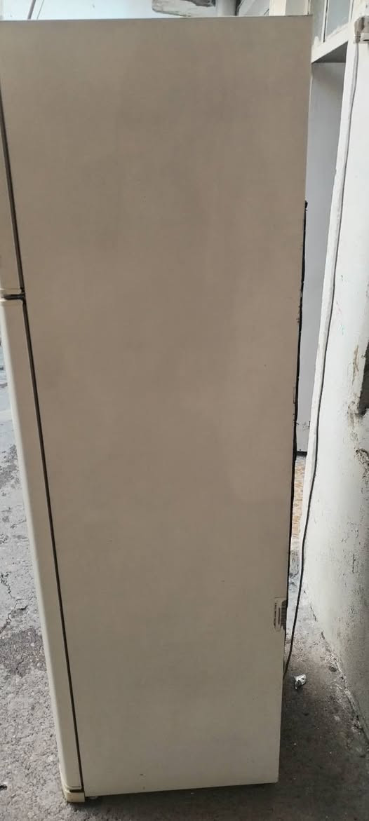 ثلاجه نظيفه حيل شرط شغل سعرها ١٢٥ شرط الشغل تواصل خاص او اتصال عل رقم ***********
