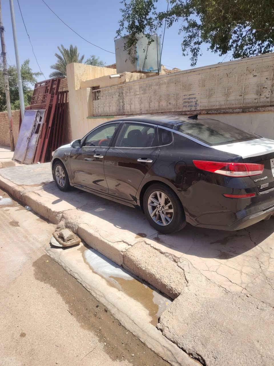 سياره معروضه للبيع
***********
