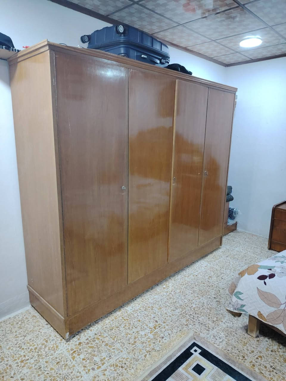 السلام عليكم/ غرفه خشاب للبيع نضيفه كلش
وبسعر مناسب جدا 400 الف وبيها مجال بسيط عنوان قادسيه ثانيه قرب جامع النعيمي
اتصال ***********
