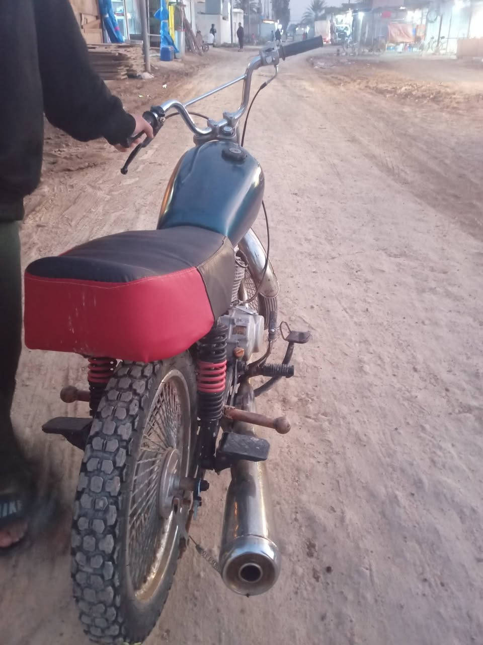 سلام عليكم شباب دراجه للييع مديل 17 بدون اوراق اكلفك من السرقه الدراجه خير من الله شلعه ومعدل تشك الكاع السعر 275وبيها مجال


**إذا كنت صاحب هذا الإعلان وتريد حذفه لأي سبب، رجاءا أرسل رسالة إلى الدعم الفني**