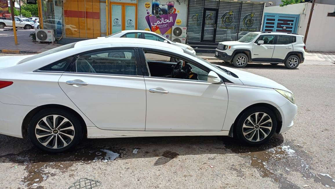 سلام عليكم سوناتا 2011كفاله عامه بيه بارد بلجوملغ الكدام وممصلح وارد كوري مدفوع كمرك وماندل راعيه ابيعك هل موجود سياره جازه مكانه نجف رقم الهاتف *********** السعر 65 وبيه مجال بسيط
