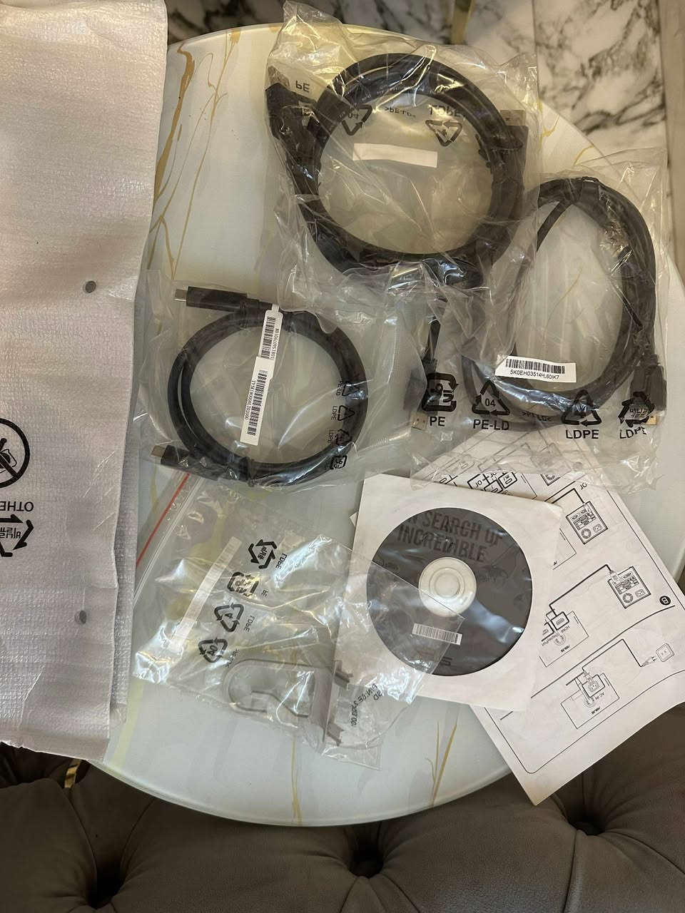 32" In-Plane Switching (IPS) HDR Panel 
 Thunderbolt 3 | DisplayPort | HDMI
 3840 x 2160 @ 60 Hz Native Resolution
 1000:1 Static Contrast Ratio 
 1000 cd/m² Brightness
 Hardware Pre-Calibrated ΔE < 2
 178°/178° Viewing Angles
 5 ms Response Time (GtG)
 Adobe RGB, sRGB, DCI-P3, and Rec. 2020
 Color Gamut :  99.5% Adobe RGB , 95% DCI-P3 , 85% Rec. 2020 , 100% sRGB
 384 Zone Dynamic Local Dimming

السلام عليكم و رحمة الله و بركاته
ASUS ProArt PA32UC 32" شاشة 
لمحترفين المونتاج و التصوير و التصميم 
جديدة نظافة 100 بالمية استعمال( فحص فقط )

 السعر : $1450
وبيها مجال بغداد, العراق


**إذا كنت صاحب هذا الإعلان وتريد حذفه لأي سبب، رجاءا أرسل رسالة إلى الدعم الفني**