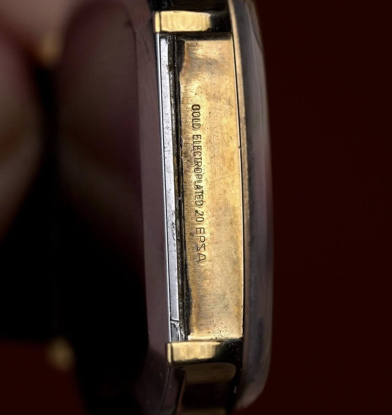 Longines
الساعه من الماركه العريقه لونجين السويسريه المطليه ب الذهب سمك 20 ميكرون ، من انتاج السبعينيات 
القطر 34
تعمل بنظام البطاريه
الساعه يجي وياها السير الجوزي و العسلي و البيجي


**إذا كنت صاحب هذا الإعلان وتريد حذفه لأي سبب، رجاءا أرسل رسالة إلى الدعم الفني**