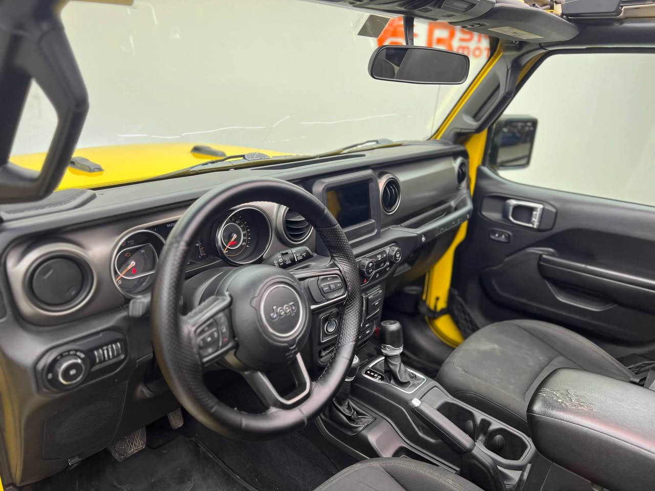 Jeep Wrangler 2021
جيب رانجلر 2021
مواصفات Willys

مكينة 6 سلندر حجم 3.6 لتر 
ماشية 96,000 ميل و بحالة ممتازة 

ضرر السيارة فقط شبر من بنيد صبغ بدون دواخل و بدون ايرباك 
رقم شاصي مع الصور موجود
كلش لون حلو و سقف بانوراما ارغب نوع بالسوق 

رقم دهوك الدولي سنوية ب اسمنا و شرط التحويل
مكفولة من كير و محرك و كهربائيات

و ب سعر(265$) ورقة و بيها مجال

مكان السيارة

دهوك -معرض ارشف R-Shev
رقم51 من معارض التيرمينال 

***********
*********** دهوك, العراق
